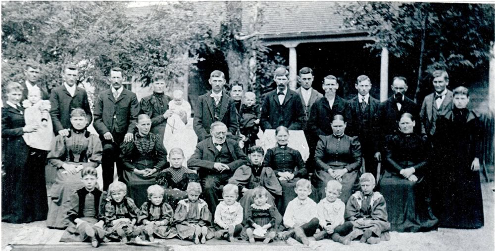 Henkener Family Reunion - 1913