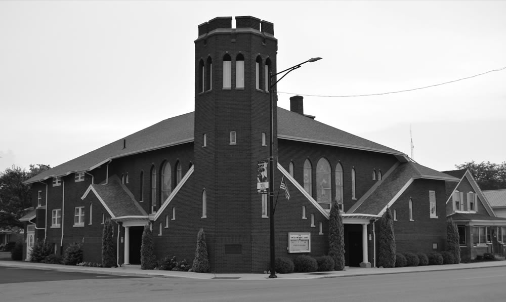 The current church building of 1917.
